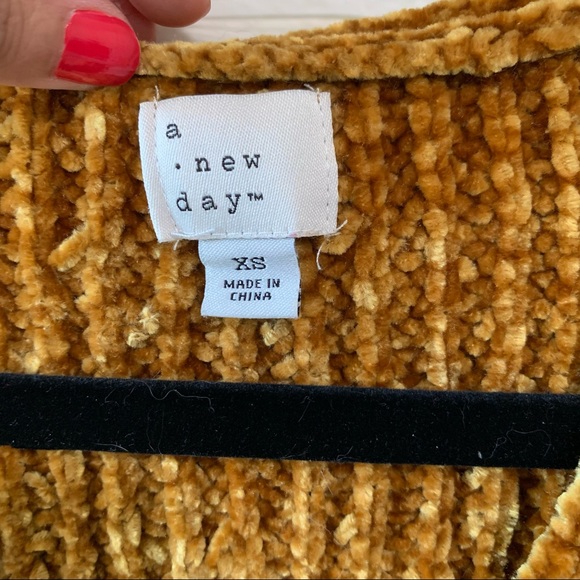 Preloved A New Day Cozy Sweater - Picture 3 of 10